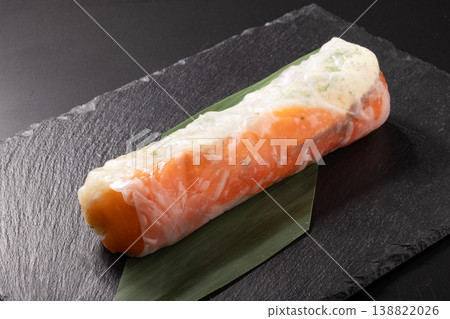 鮮蝦春捲(煙燻鮭魚和奶油乳酪) 鮮蝦春捲(煙燻鮭魚和奶油乳酪) 138822026