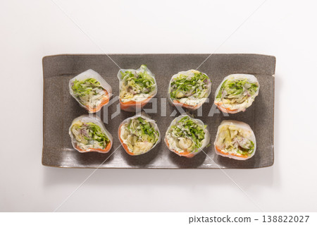 Fresh spring rolls (smoked salmon and cream cheese) Fresh spring rolls (smoked salmon and cream cheese) 138822027