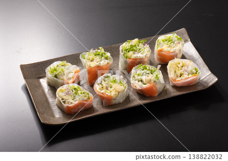 鮮蝦春捲（煙燻鮭魚和奶油乳酪） 138822032