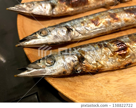 鹽烤太平洋秋刀魚－頭部特寫 138822722