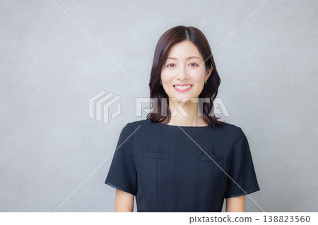 Beauty adviser 138823560