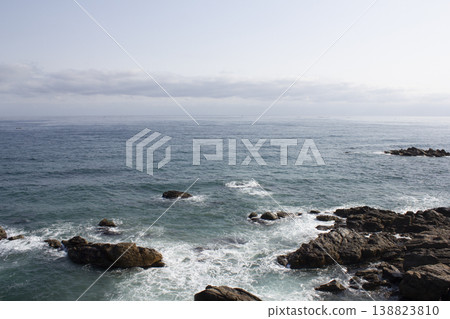 The coast is rocks and seawater. The coast is rocks and seawater. 138823810