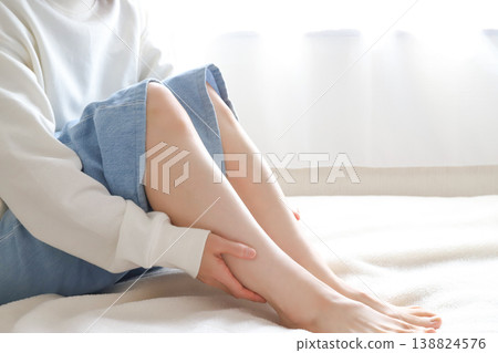 女性小腿出現腫脹或疲勞症狀 138824576