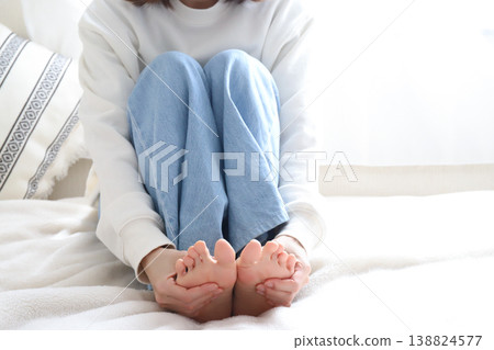 女人的腳底-足部護理圖片 女人的腳底-足部護理圖片 138824577
