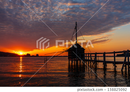 多哥湖上美麗的日落 多哥湖上美麗的日落 138825092