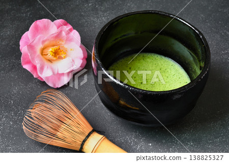 日本茶道:與山茶花(日式圖片) 日本茶道:與山茶花(日式圖片) 138825327