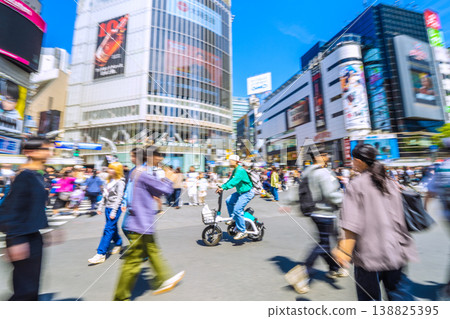 Japan's Tokyo urban landscape traffic ticket system started on April 1st. Bicycles are now also subject to fines. A sign appeared announcing this, but... 138825395