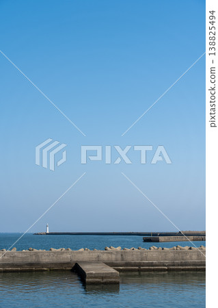 Quiet ocean 138825494