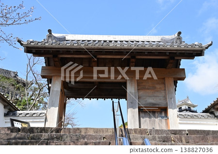 Four-legged gate and castle tower (Kakegawa Castle) Four-legged gate and castle tower (Kakegawa Castle) 138827036