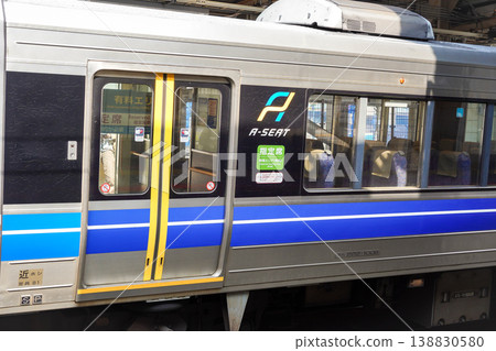 JR西日本的「A-SEAT」快速列車服務，提供付費座位。 138830580