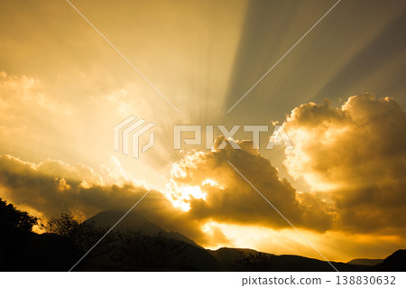 Mount Fugen and crepuscular rays Mount Fugen and crepuscular rays 138830632