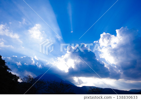Mount Fugen and crepuscular rays Mount Fugen and crepuscular rays 138830633
