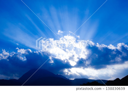 Mount Fugen and crepuscular rays Mount Fugen and crepuscular rays 138830639
