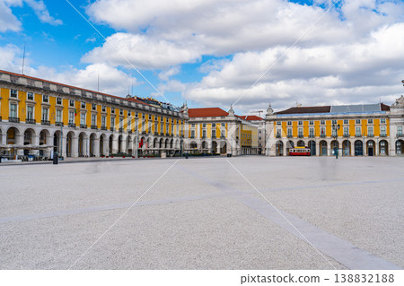 Commerce Square Lisbon With Triumphal Arch And Statue Commerce Square Lisbon With Triumphal Arch And Statue 138832188