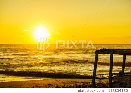 Sunrise over sea Sunrise over sea 138834180