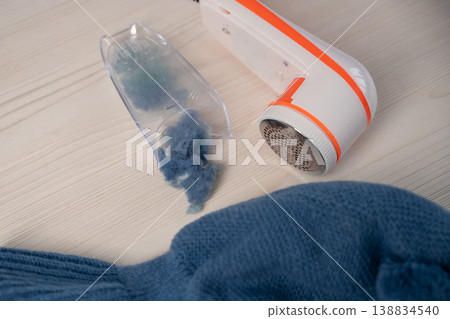 Cleaning the lint remover. Consumption is sustainable. Cleaning the lint remover. Consumption is sustainable. 138834540