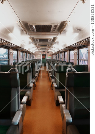 JR四國線KiHa 65系列柴油動車組的內部結構 JR四國線KiHa 65系列柴油動車組的內部結構 138838531