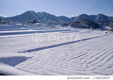 連結梯田遺產:廣島縣樋和町三河內梯田的雪景 連結梯田遺產:廣島縣樋和町三河內梯田的雪景 138839625