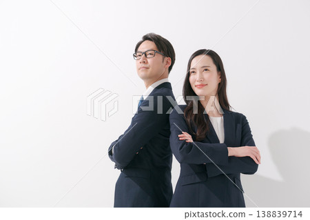 雙臂的商人 138839714