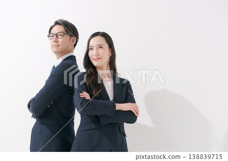 雙臂的商人 138839715