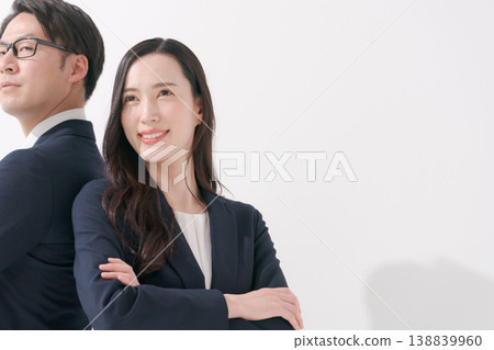 雙臂的商人 138839960