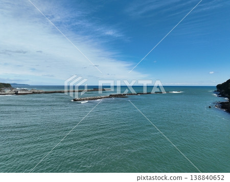 四萬十川河口:四萬十綠洲與洋流-晴天空拍畫面 四萬十川河口:四萬十綠洲與洋流-晴天空拍畫面 138840652
