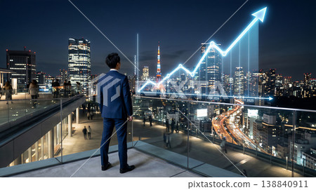 一位商人凝視著一張閃閃發光的數位成長圖表，背景是東京的夜景。 138840911