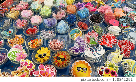 色彩鮮豔的熱帶主題刺繡貼片 色彩鮮豔的熱帶主題刺繡貼片 138841291