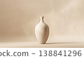 一張極簡風格陶瓷花瓶的照片，背景是溫暖的米色。 138841296