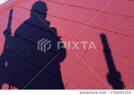 屋頂油漆剝落，防水性能下降。 138841338