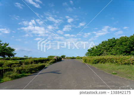 一條通往天空的筆直道路 | 面向未來與挑戰的概念素材 138842175