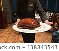 High-end Chinese roast suckling pig | A special dish at a luxury restaurant 138843543