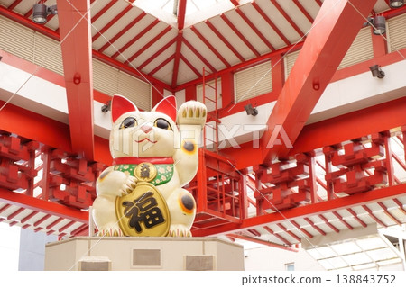 Maneki-neko (beckoning cat) at the Fureai Hiroba (community plaza) in Osu Shopping Arcade 138843752