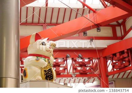 Maneki-neko (beckoning cat) in Osu Shopping Street 138843754