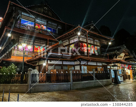 道後溫泉本樓，夜晚燈火通明 138844285