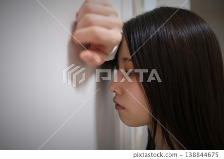 一位悲傷女性的側寫 138844675
