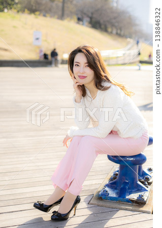 沿著河邊漫步 沿著河邊漫步 138846322