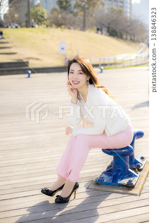 沿著河邊漫步 138846323