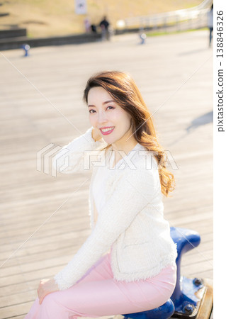 沿著河邊漫步 沿著河邊漫步 138846326