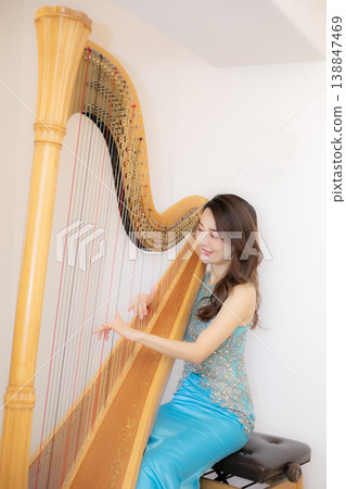 女豎琴演奏家 女豎琴演奏家 138847469