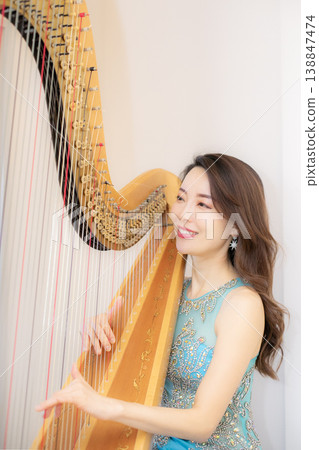 女豎琴演奏家 女豎琴演奏家 138847474