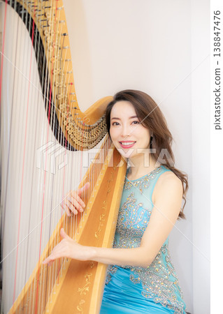 女豎琴演奏家 女豎琴演奏家 138847476