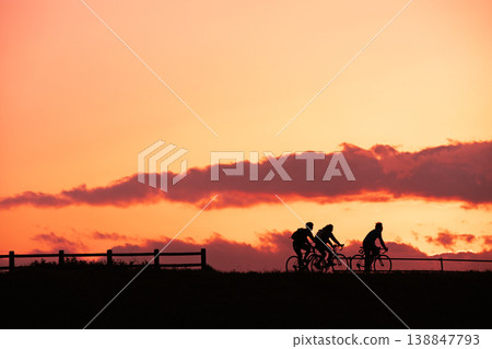 拍攝騎自行車的場景，這在道路交通法修訂後成為了熱門話題。 138847793