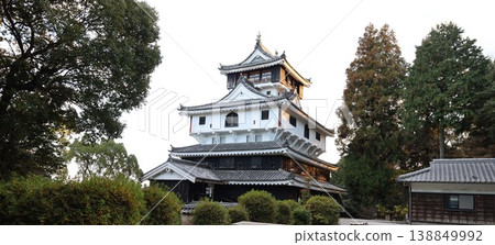 A view of the castle tower of Iwakuni Castle in Iwakuni City, Yamaguchi Prefecture. 138849992