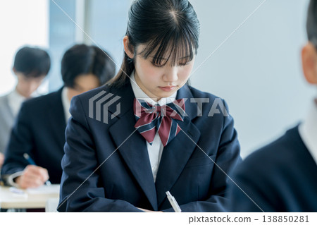 參加考試的學生 參加考試的學生 138850281