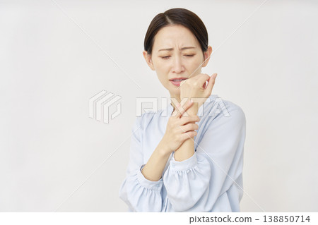 Woman in her 40s, rash, white background Woman in her 40s, rash, white background 138850714