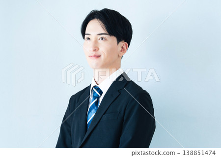 穿著西裝的男人的肖像 138851474