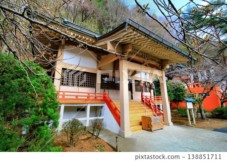 春日里,鬼怒川溫泉增添了一抹亮麗的色彩…藤原町護國神社的櫻花盛開。 春日里,鬼怒川溫泉增添了一抹亮麗的色彩…藤原町護國神社的櫻花盛開。 138851711