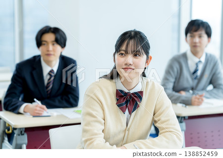 上課的學生 上課的學生 138852459