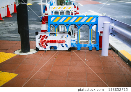 Barricades and arrow-shaped directional lights at a construction site Barricades and arrow-shaped directional lights at a construction site 138852715